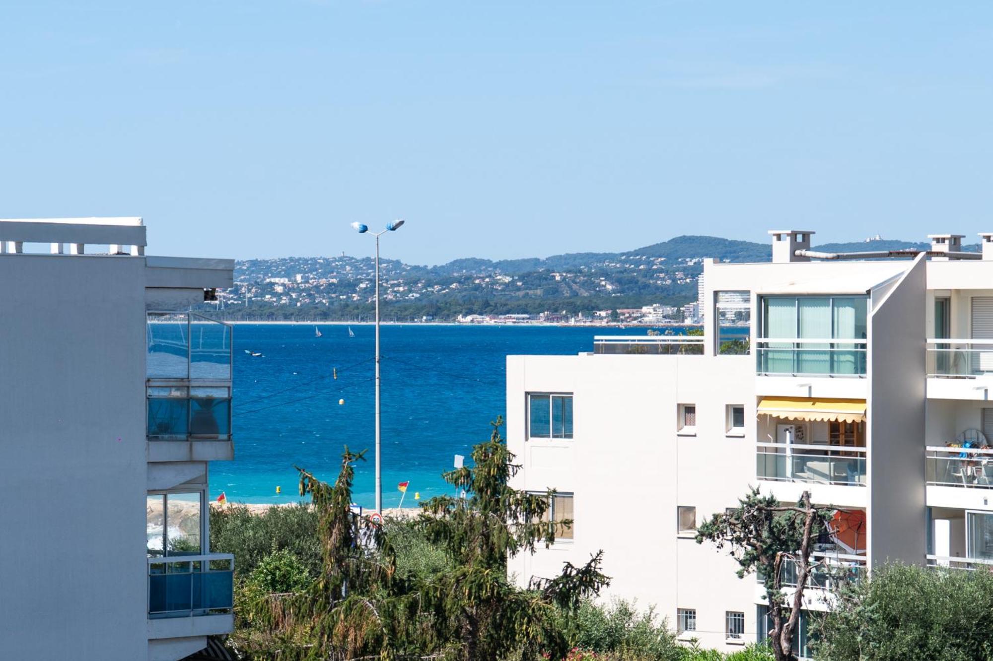 Residence Mediterranee - Beachfront - Sun And Seaview - Pool - Private Parking Cagnes-sur-Mer Bagian luar foto