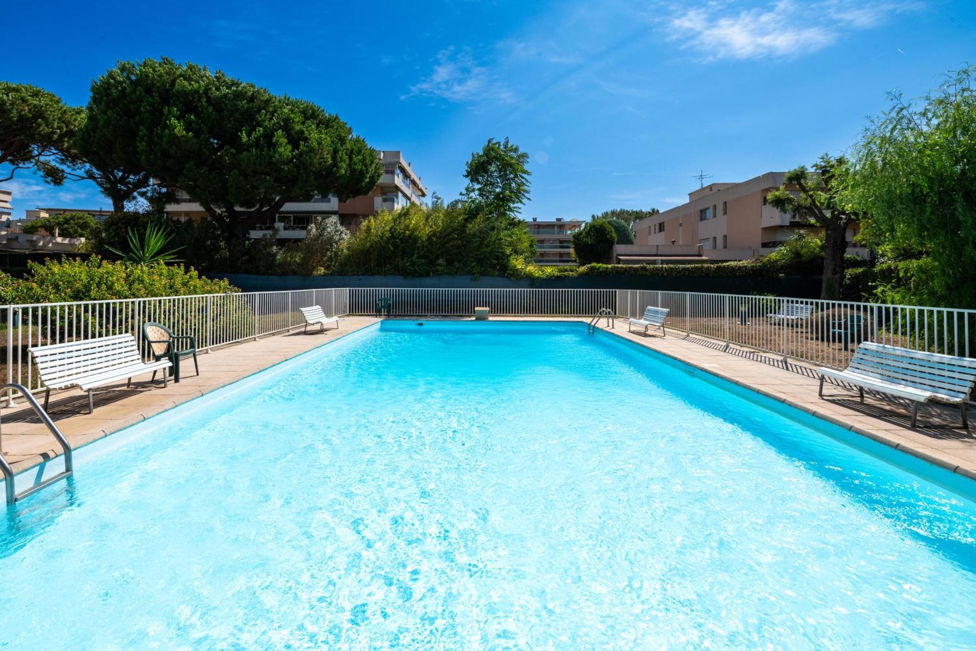 Residence Mediterranee - Beachfront - Sun And Seaview - Pool - Private Parking Cagnes-sur-Mer Bagian luar foto